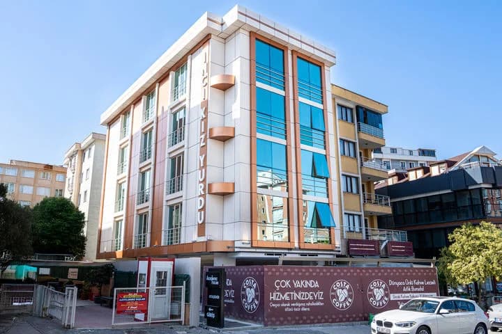 Hifadhi ya Wanafunzi ya Kike ya Ataşehir Academic House dormitory