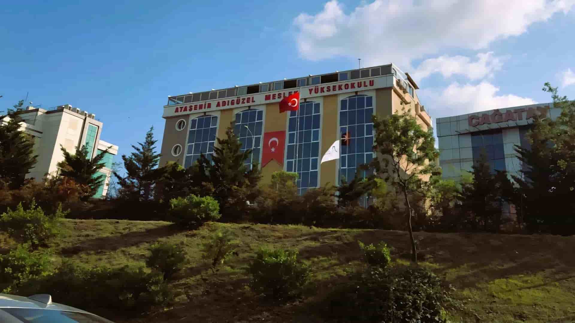 University view of Атташехир Адыгюзель Профессиональный Университет