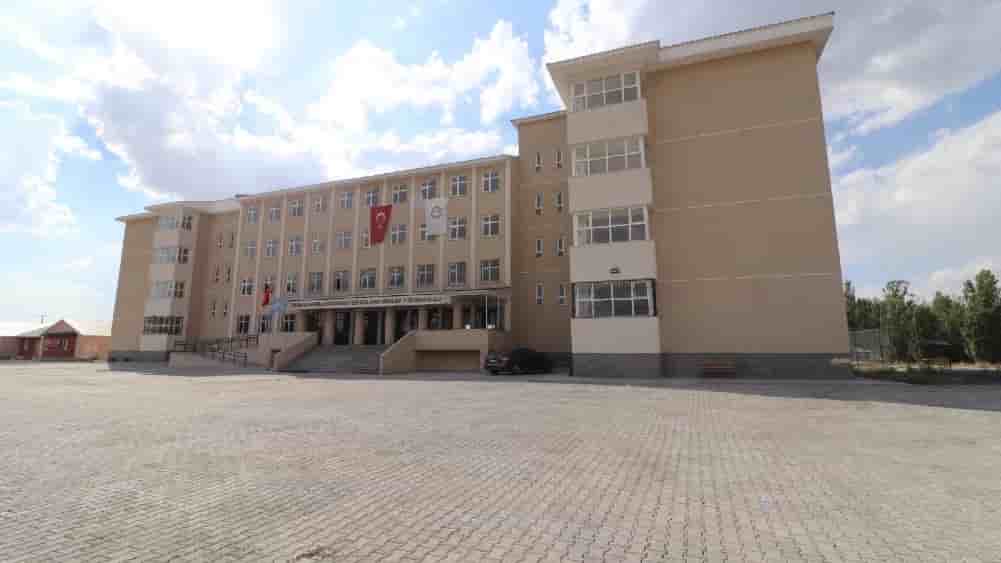 Zanîngeha Bazirganî Bulanık campus