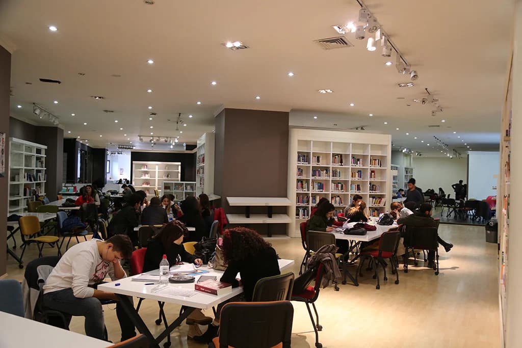 Best Economics Universities İn Turkey: Economic Programs, Campus Life